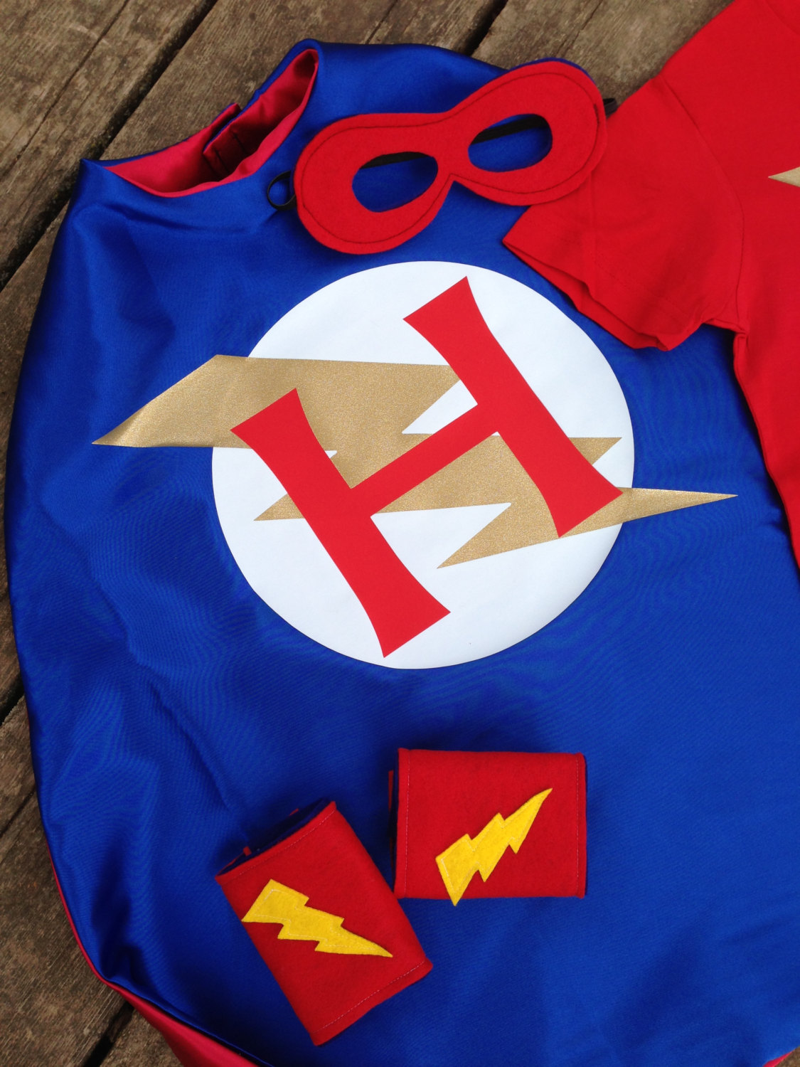 All Listings marvel mens t shirts. team logo t shirt. mens hulk t shirt. black dads t shirt. Superhero T-Shirts It’s a top, it’s a shirt, it’s a superhero t-shirt! Be a speed demon in these Flash shirts. Become the greatest detective with a Batman t-shirt. You don’t need a cape to save the world, just an awesome shirt. Refine Your Results By.