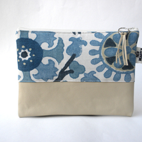 LEATHER CLUTCH IN BLUE MEDALLIONS