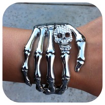 Skull Hand Cuff Silver 