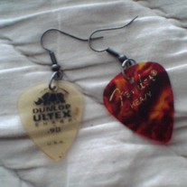 Guitar_pick_earrings_medium