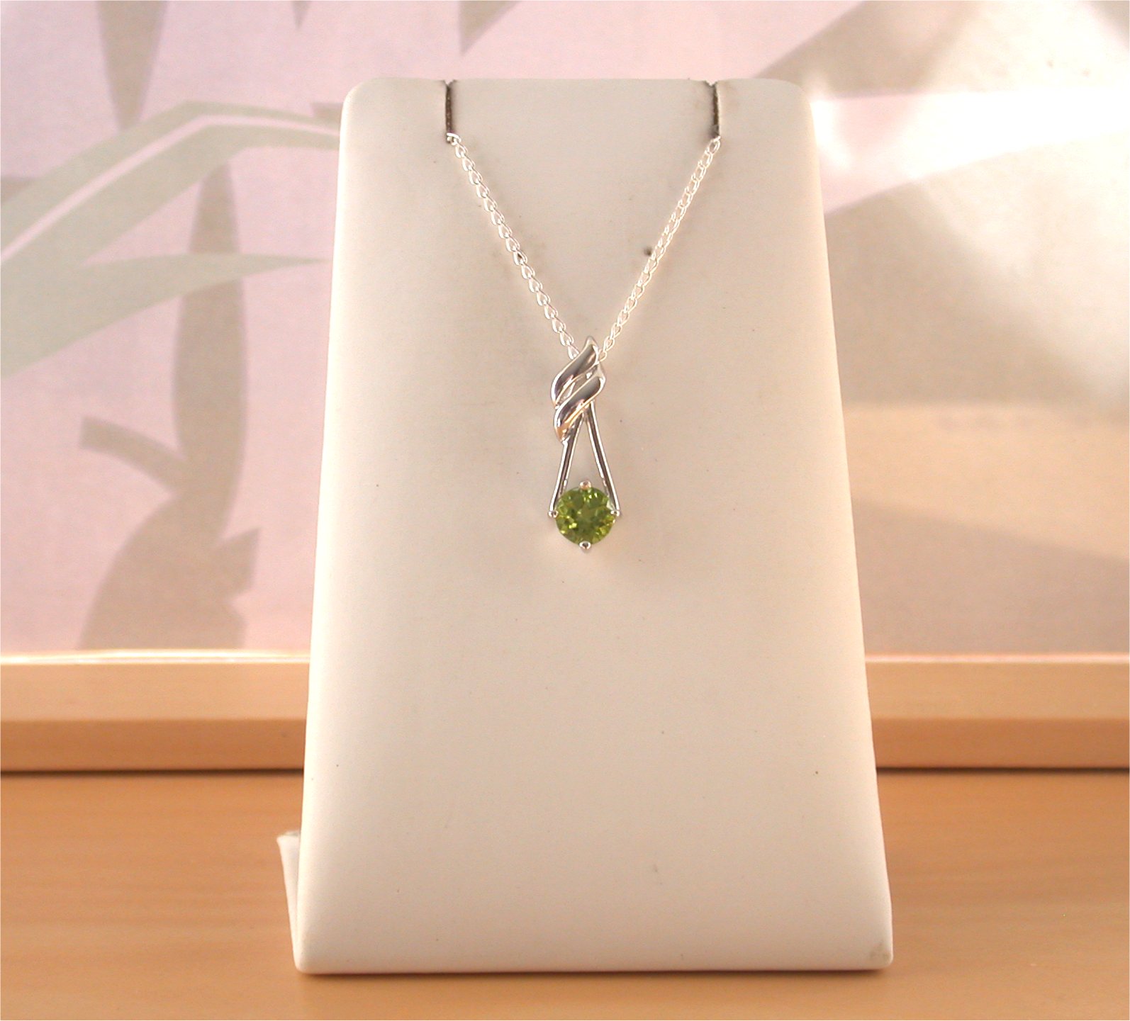 925 Peridot Pendant & 18 " Sterling Silver Chain/Peridot Necklace/Peridot Jewelry/Peridot