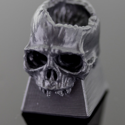 Silvery skull keycap