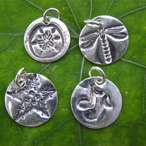 Theme Charm large
