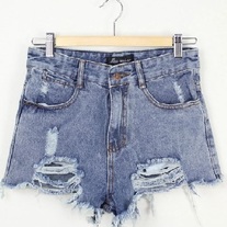 Ripped Highwaist Denim Shorts