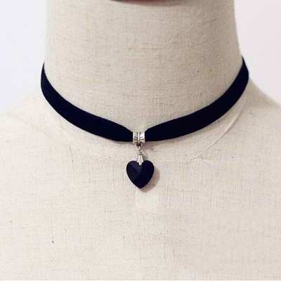 Black heart choker