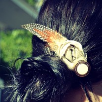 Natural guinea feather clip