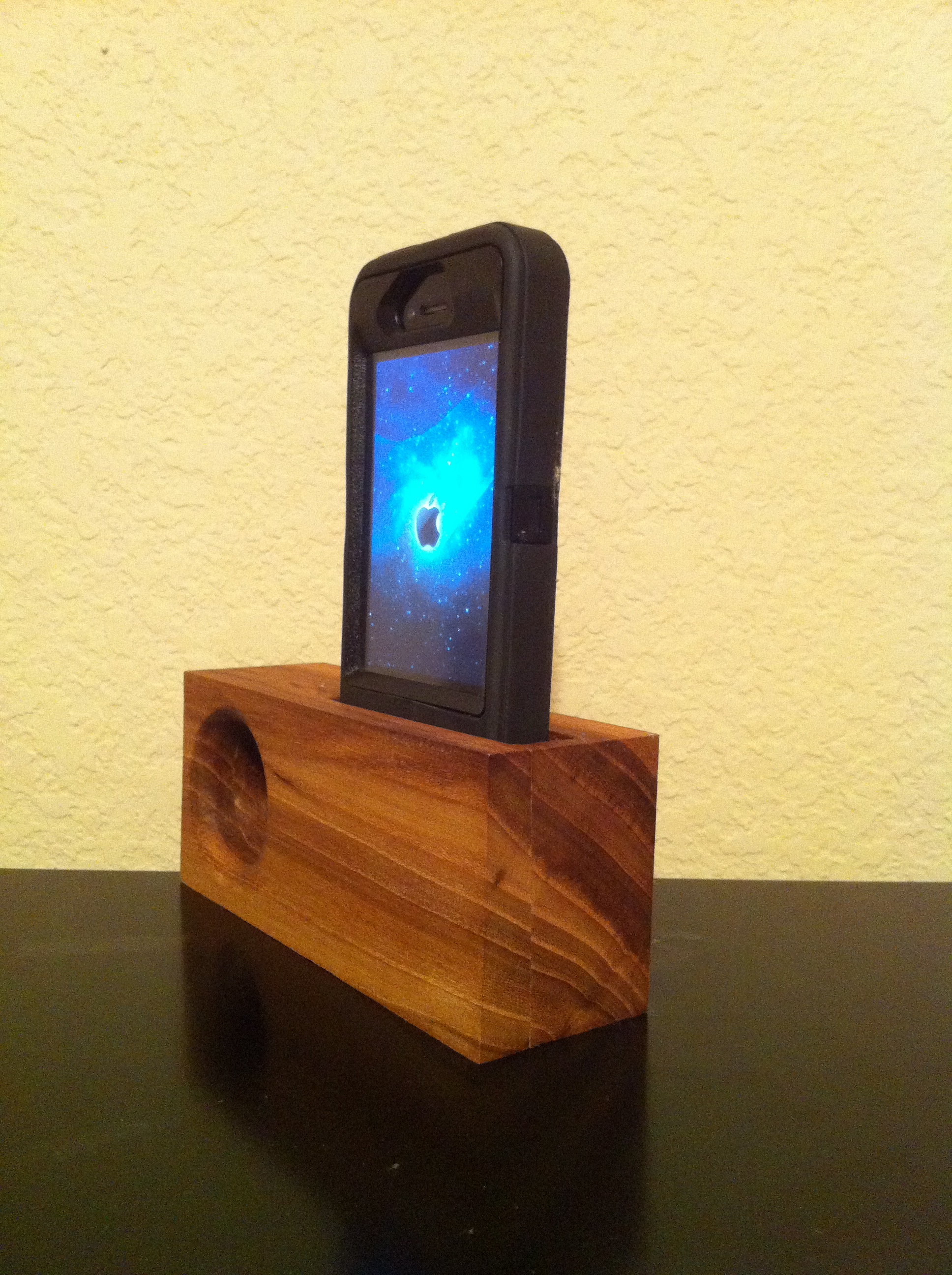 Elm Wood iPhone Music Amplifing Stand - Thumbnail 1