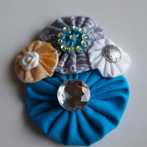 Grey, teal and yellow cluster
