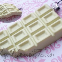 Squishy Cracking White Chocolate Bar