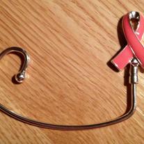 Breast_cancer_awareness_ribbon_purse_hanger_medium