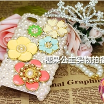 New Five Flowers OF Different Colors With All White Pearls Case For iPhone 4 (#424)