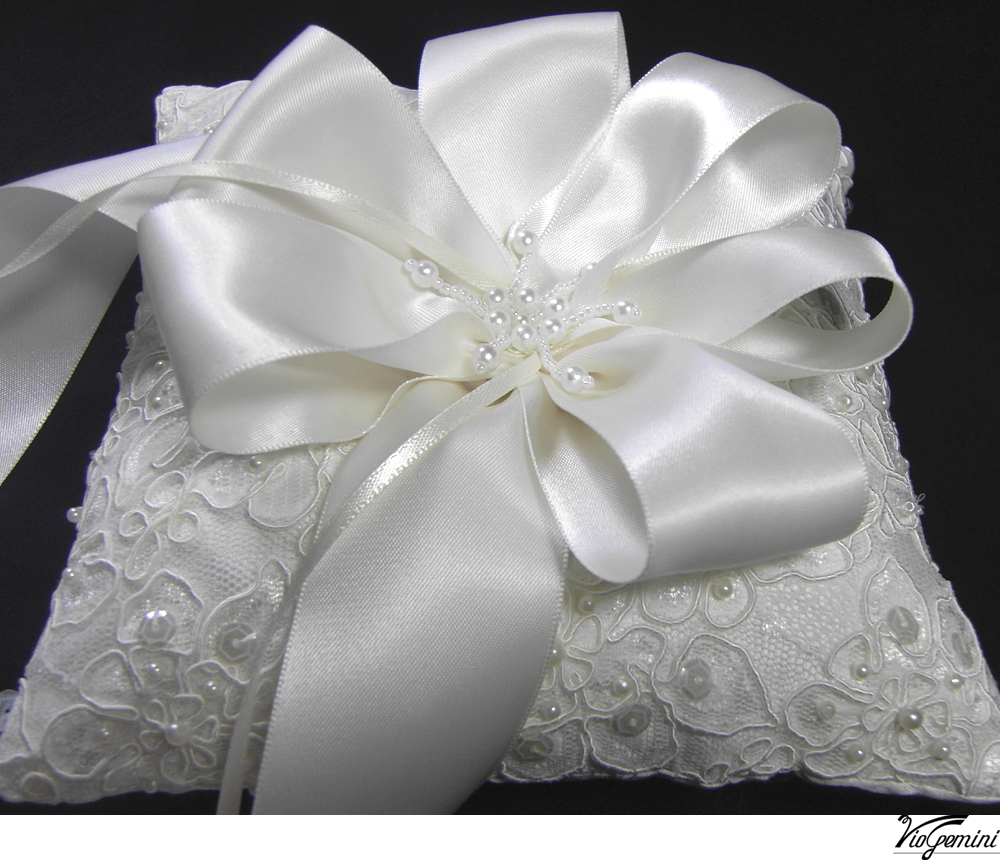 Embroidered_20alencon_20lace_20ring_20pillow_20with_20ribbon_20flower_20and_20pearl_20stamens_original