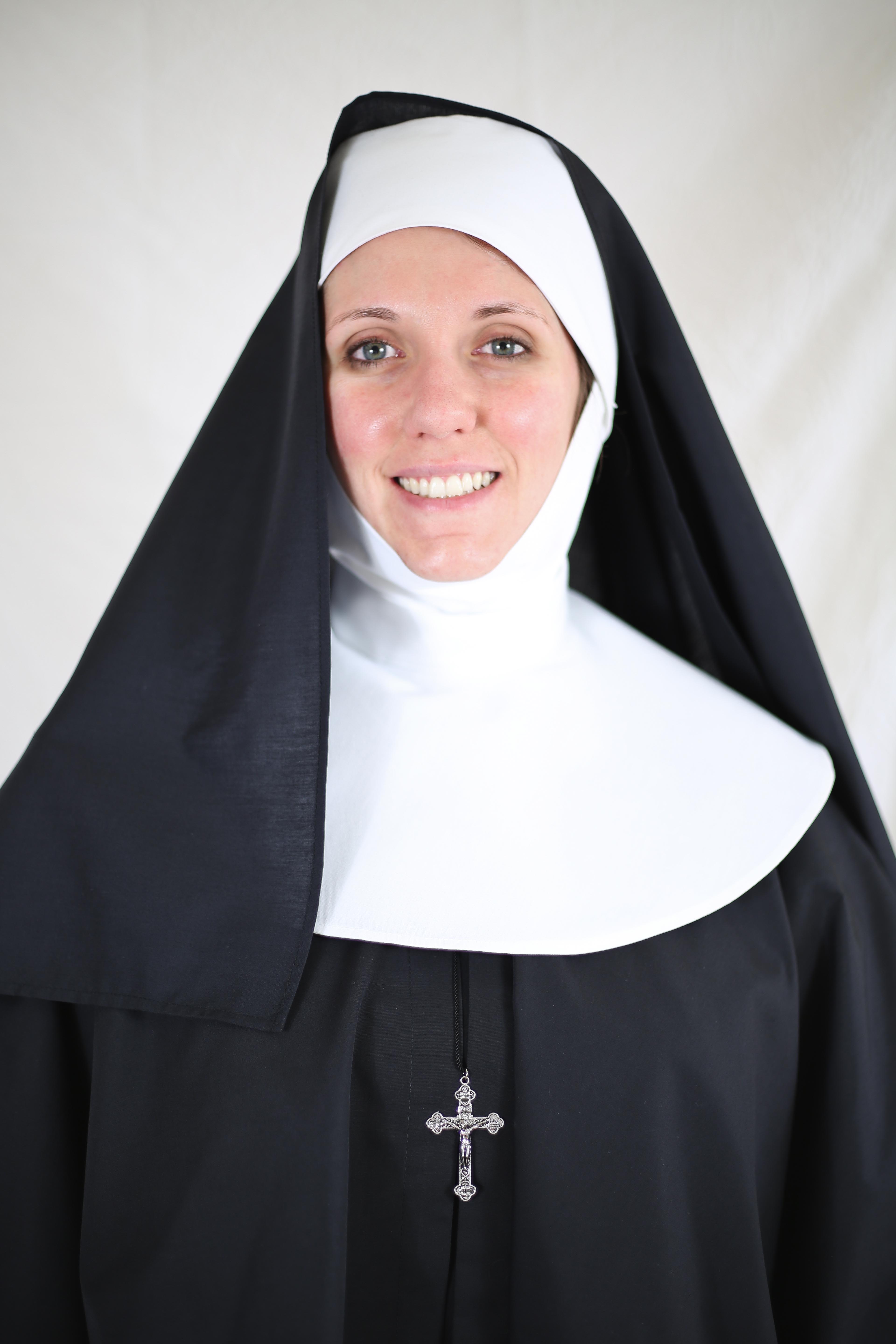 Jeans Nun: Authentic Looking Nun Habit Costume - Thenunstore - Online.