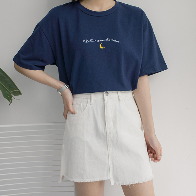 Walking On The Moon Tee (2 Colors 