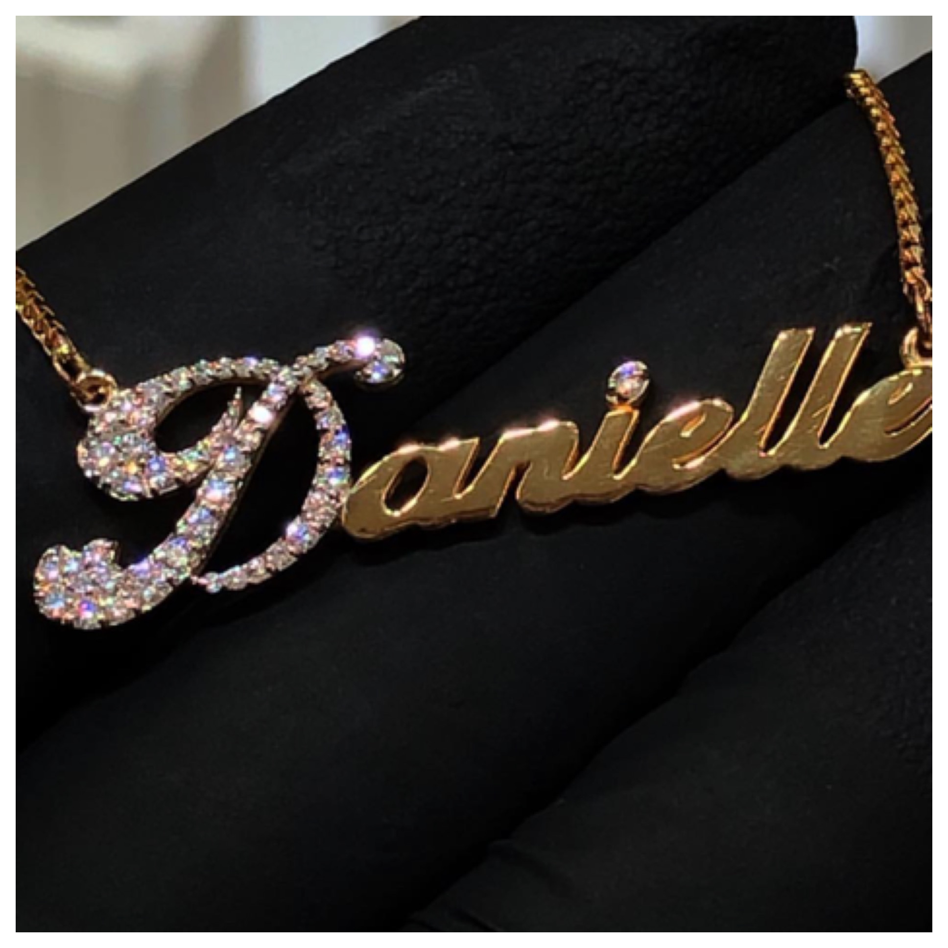 Diamond_Single_Name_Necklace