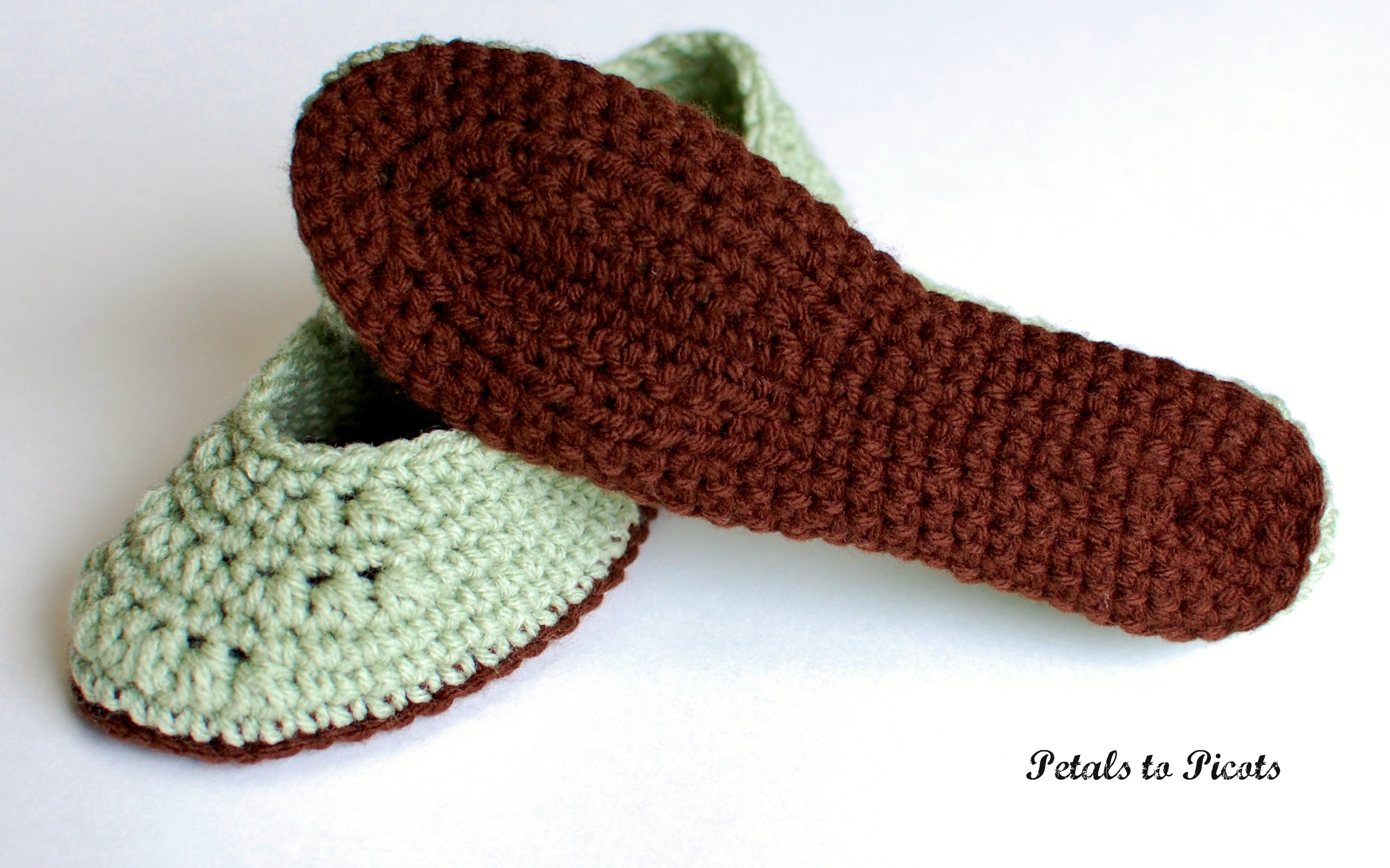 Crochet Pattern Ladies Slippers (Women�s Sizes 4/5, 6/7